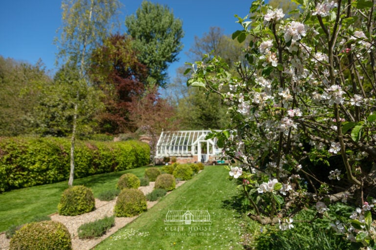 flowers, cottages with gardens, spring, summer, dog friendly, cottages with grounds, 5 star, five star, luxury, cliff hosue, cliff farm, cliff house farm, self catering